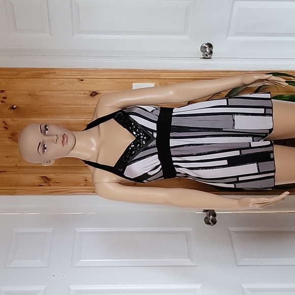 Suzyshier Halter Top - Picture 1 of 5